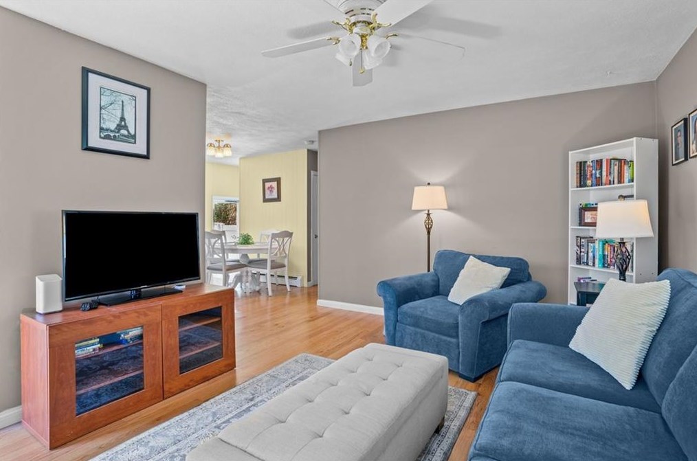 13 Hattie Ave, Smithfield RI  02828-2808 exterior