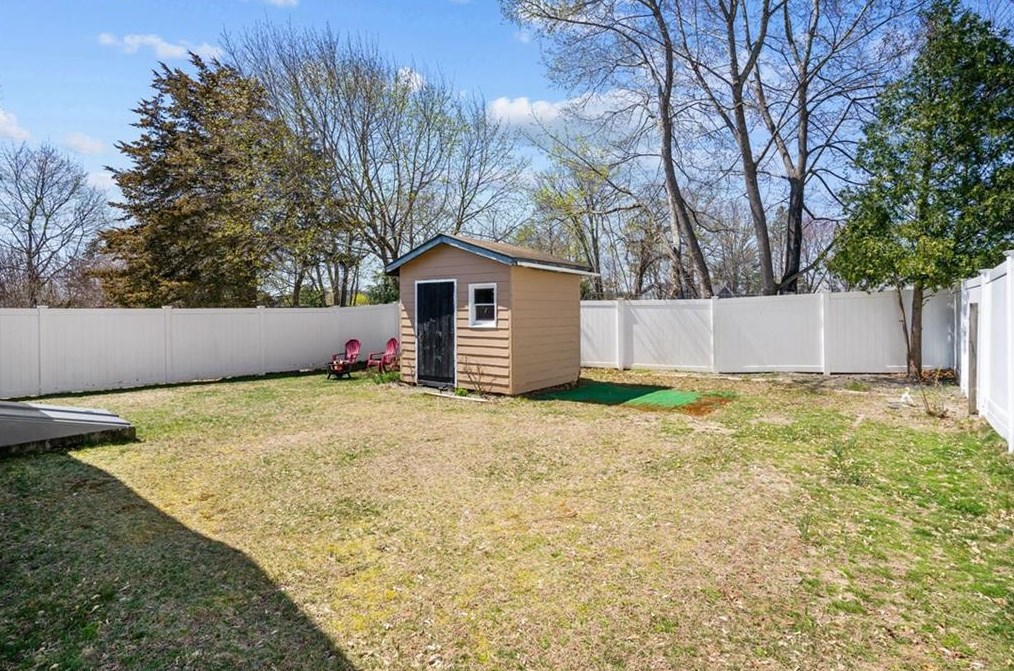 13 Hattie Ave, Smithfield RI  02828-2808 exterior
