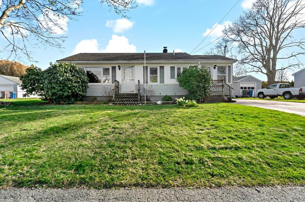 12 Philips Ave, Middletown, RI 02842