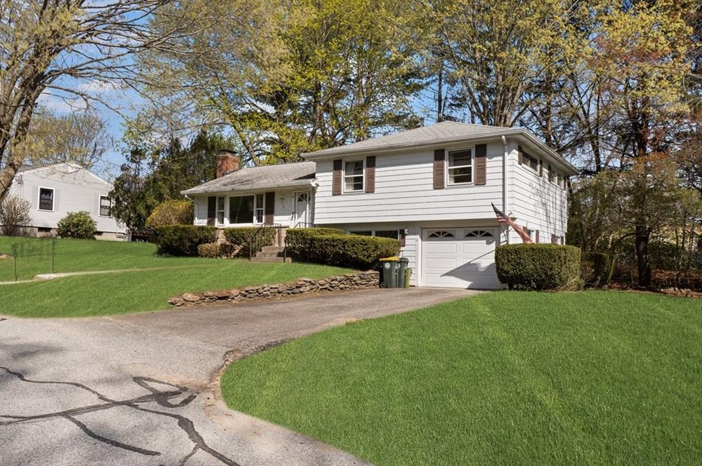 15 Maplewood Orchard Dr, Smithfield, RI 02828