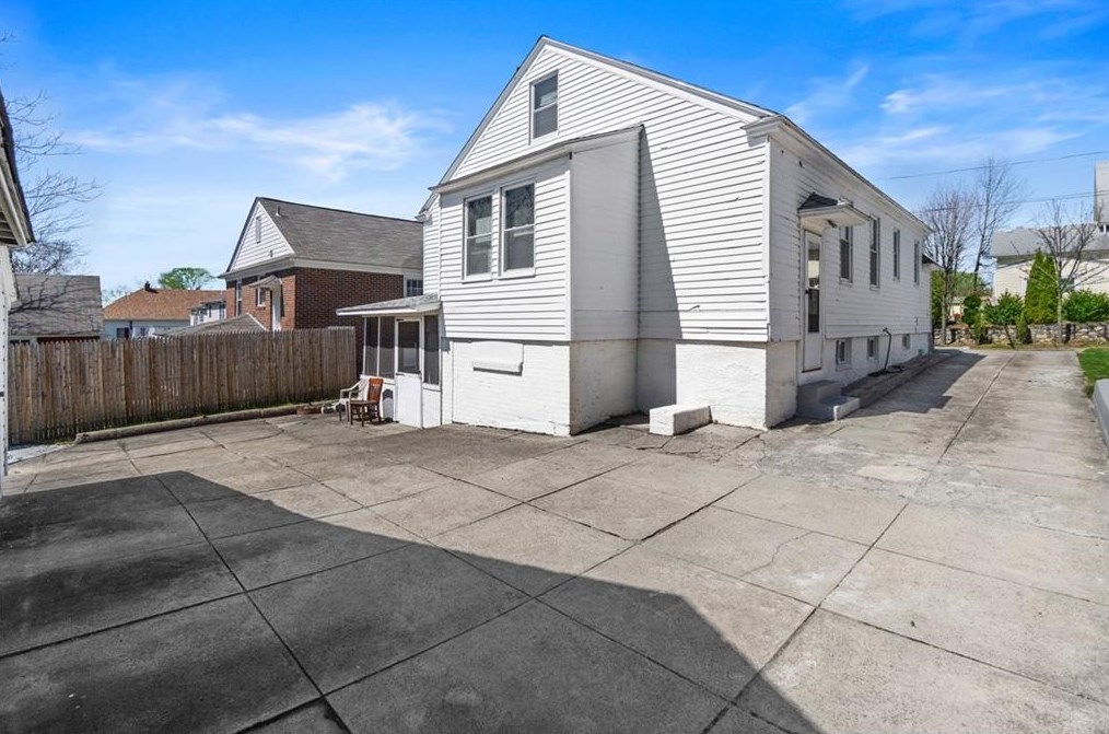 190 Wardlaw Ave, Providence, RI 02908