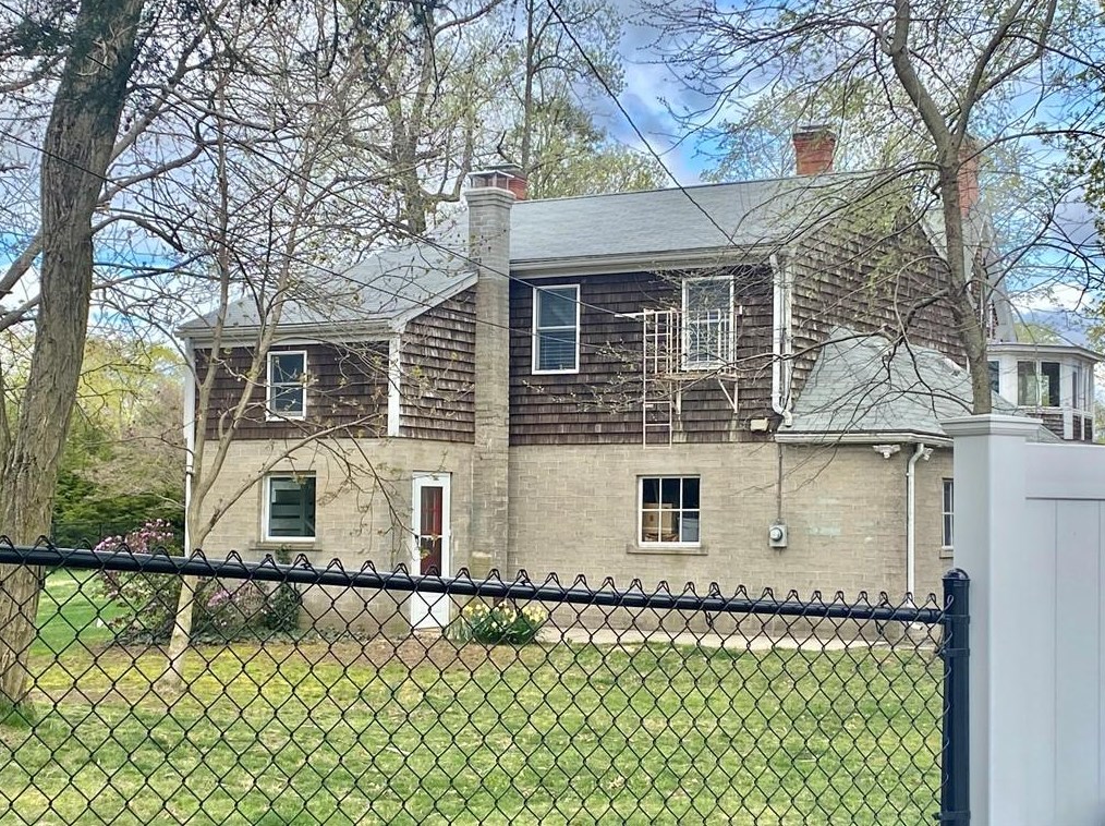 27 Elaine Ave, Seekonk, MA 02771