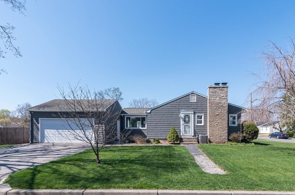 18 Sheffield Dr, Lincoln, RI 02865