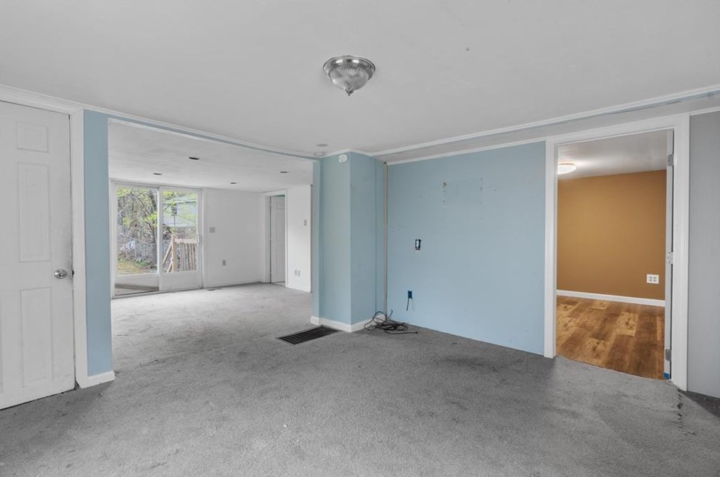 70 S Main St, Coventry, RI 02816