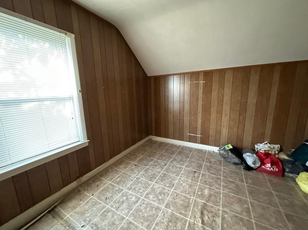 27 Cleveland Ave, Cranston, RI 02920