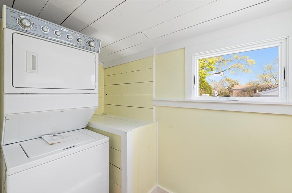 6 Coronado St, Jamestown RI  02835-1229 exterior