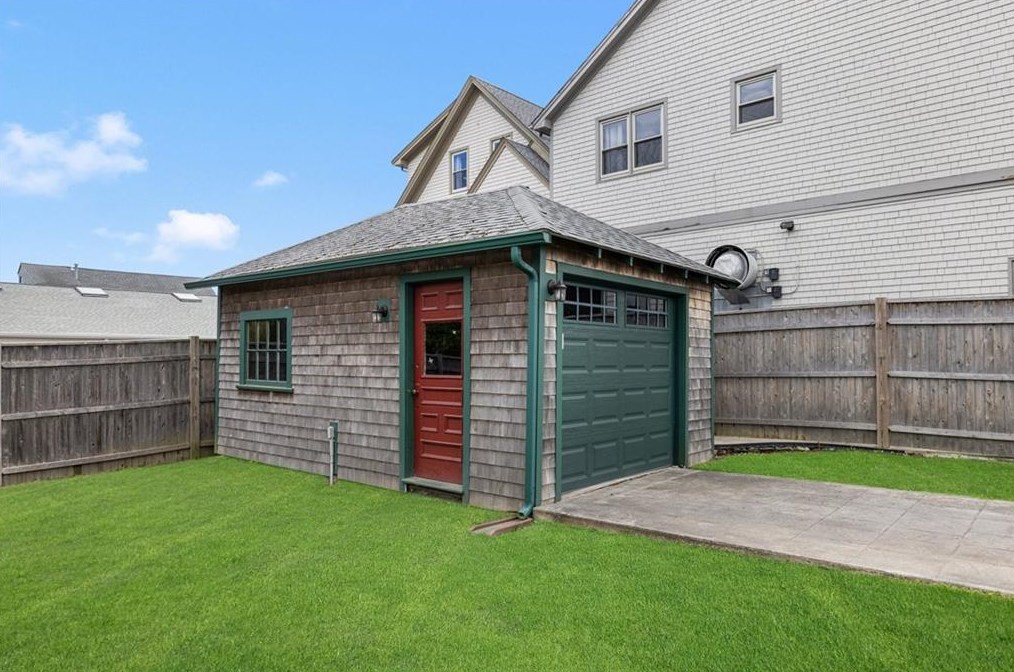 6 Coronado St, Jamestown RI  02835-1229 exterior