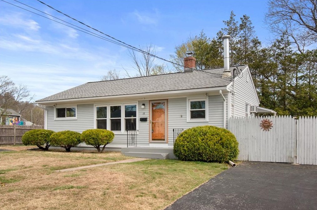 15 Hatfield St, North Kingstown, RI 02852