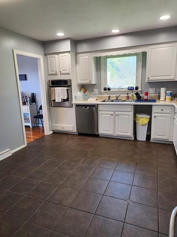 29 Algonquin Dr, Middletown, RI 02842