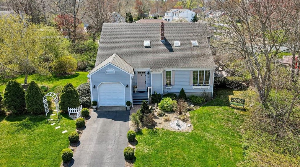 30 Sullivan Ln, Bristol, RI 02809 exterior