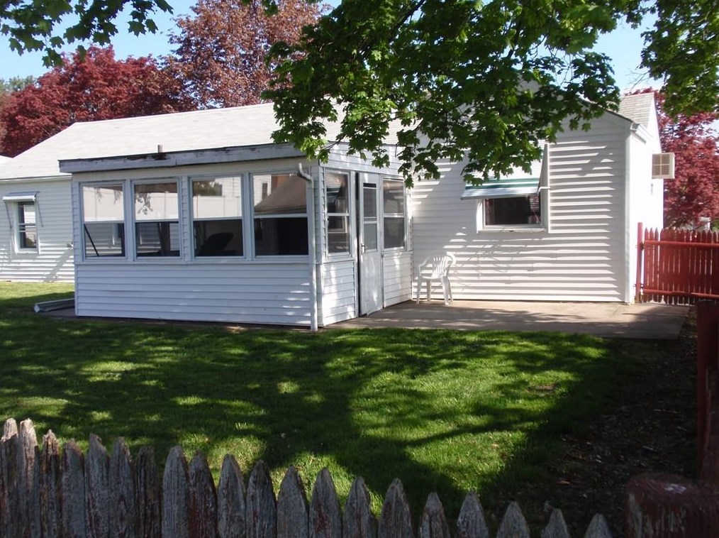 38 Coulters Rd, Cranston, RI 02920