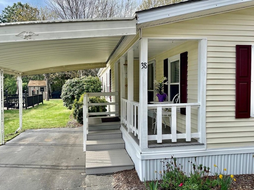 38 Lear Dr, Coventry, RI 02816
