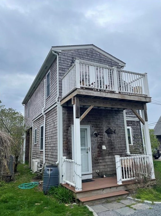 8 Johnson Ct, Middletown, RI 02840