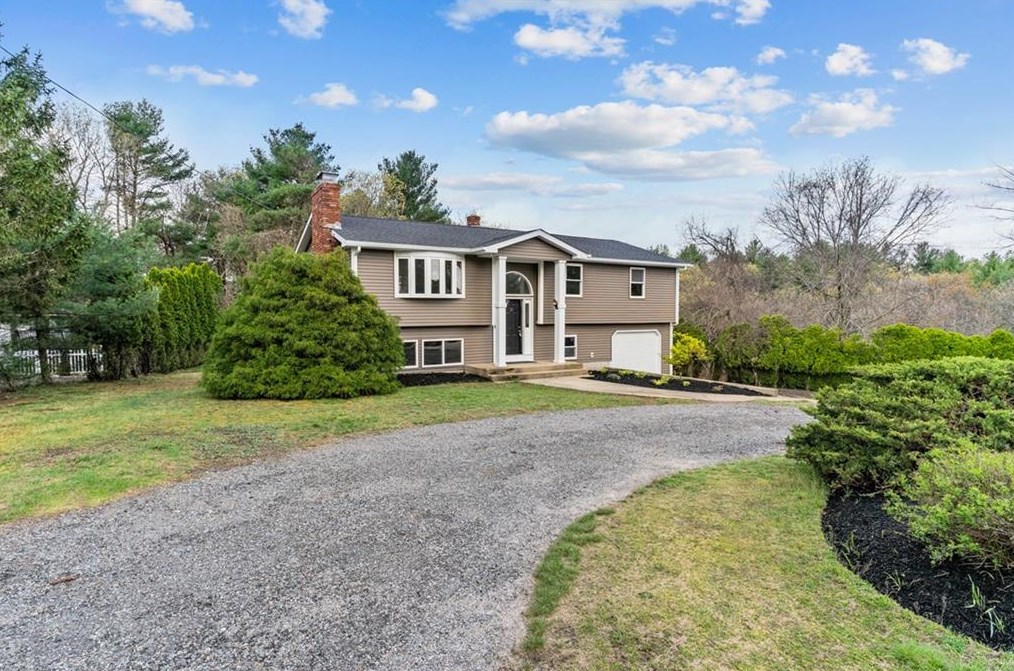 12 Cambio Ct, West Greenwich, RI 02817