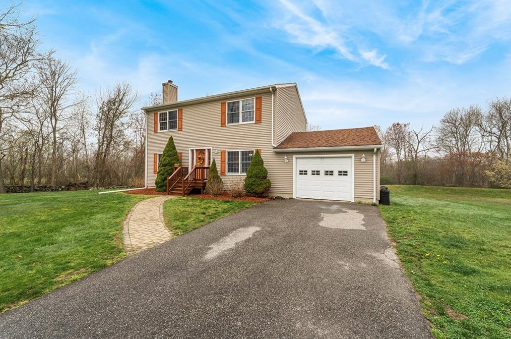 14 Strawberry Ln, Warren, RI 02885