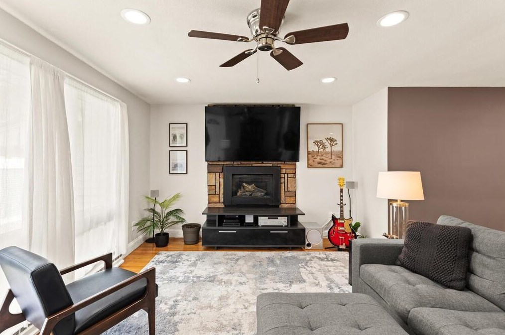 40 Forestdale Dr, Cumberland, RI 02864