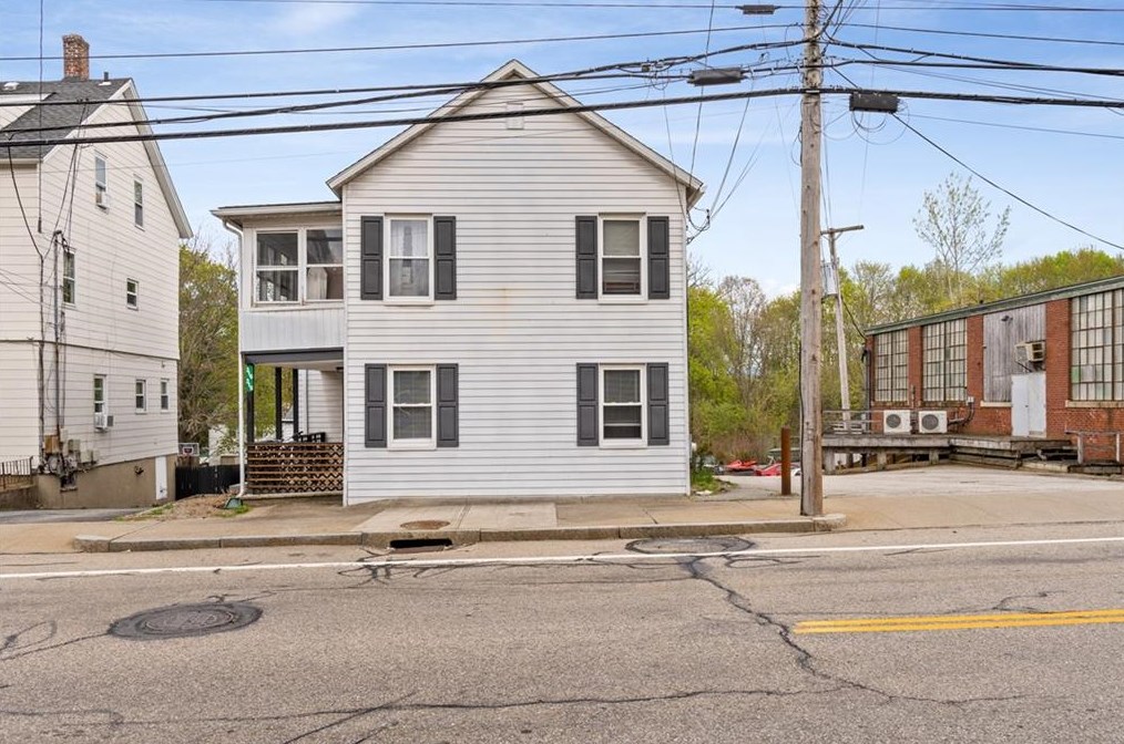 316 Washington St, West Warwick, RI 02893