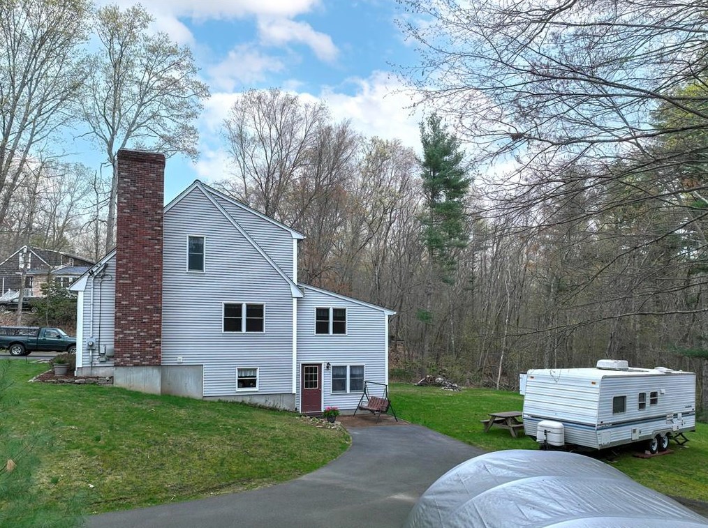 1734 Jackson Schoolhouse Rd, Glocester, RI 02859