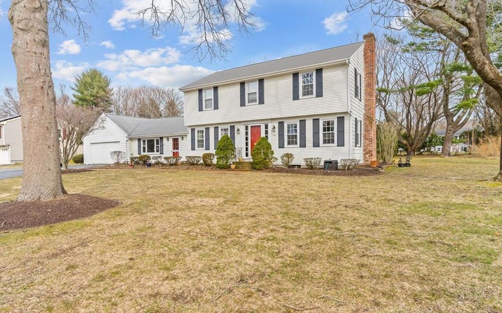 60 Suffolk Dr, North Kingstown, RI 02852