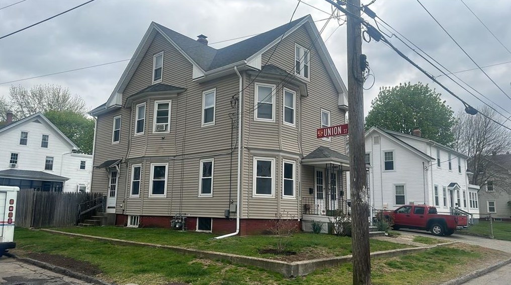 105 Pleasant St #1, Lincoln, RI 02865