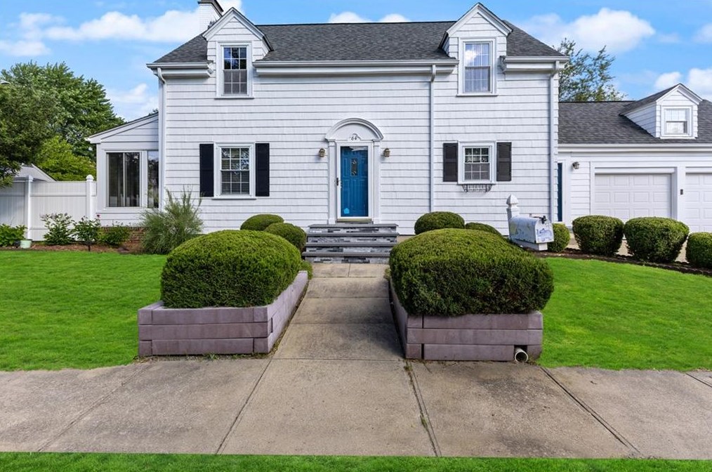 64 Julia St, Cranston, RI 02910-1815