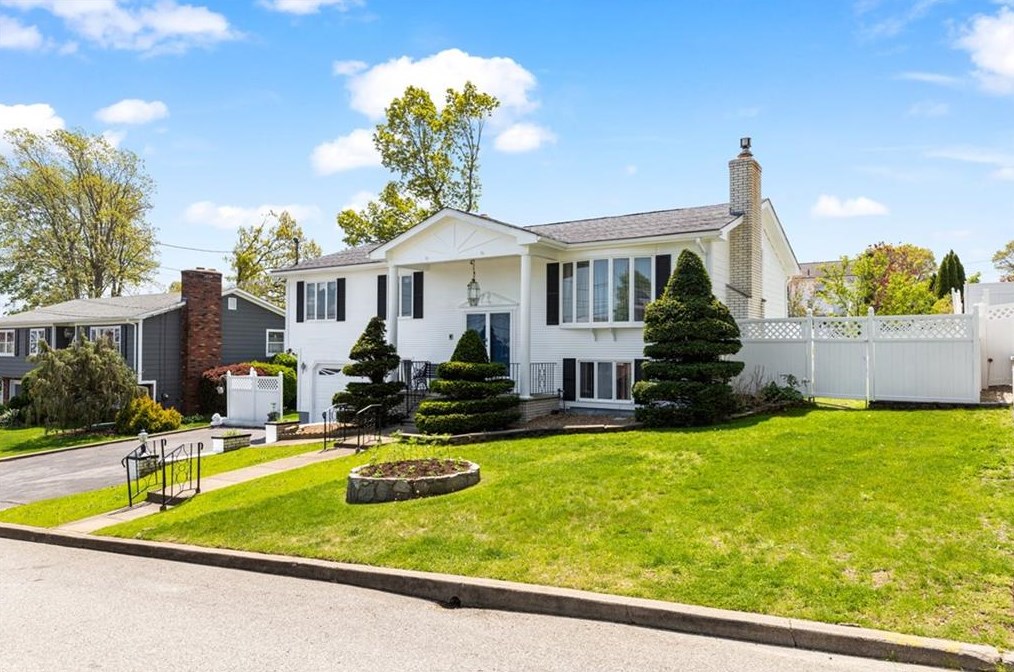 98 Selma St, Cranston, RI 02920