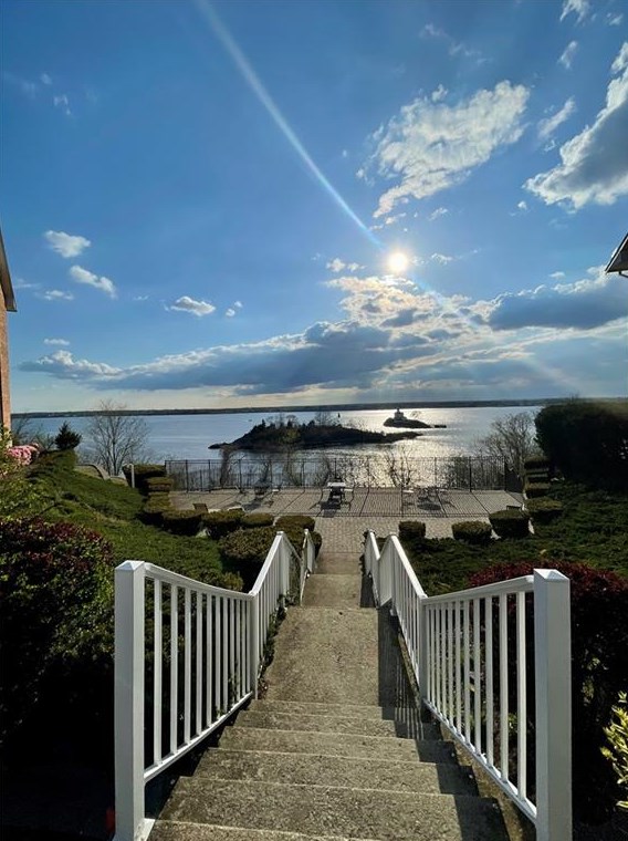 27 Bullocks Point Ave, East Providence RI  02915-5355 exterior