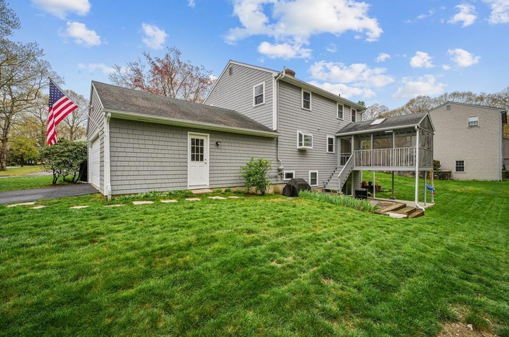 156 Pine Tree Cir, North Kingstown, RI 02852