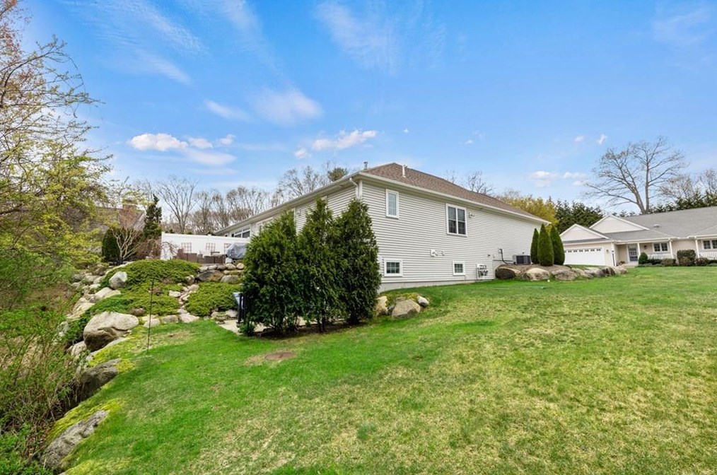11 Meghan Ln, North Kingstown, RI 02852