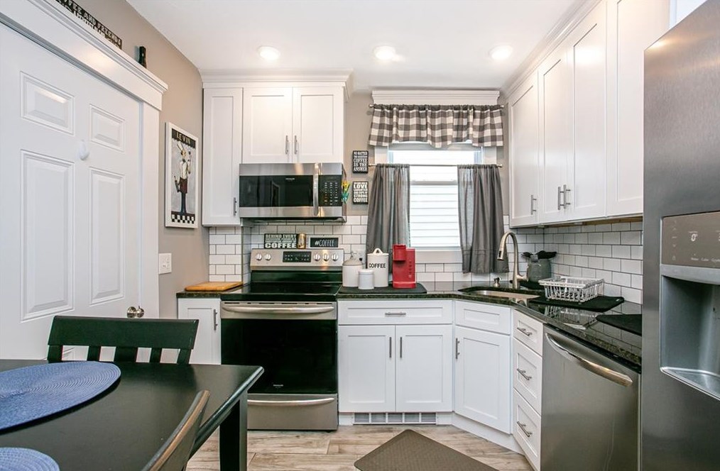 6 Mann Ave #a, Middletown, RI 02840