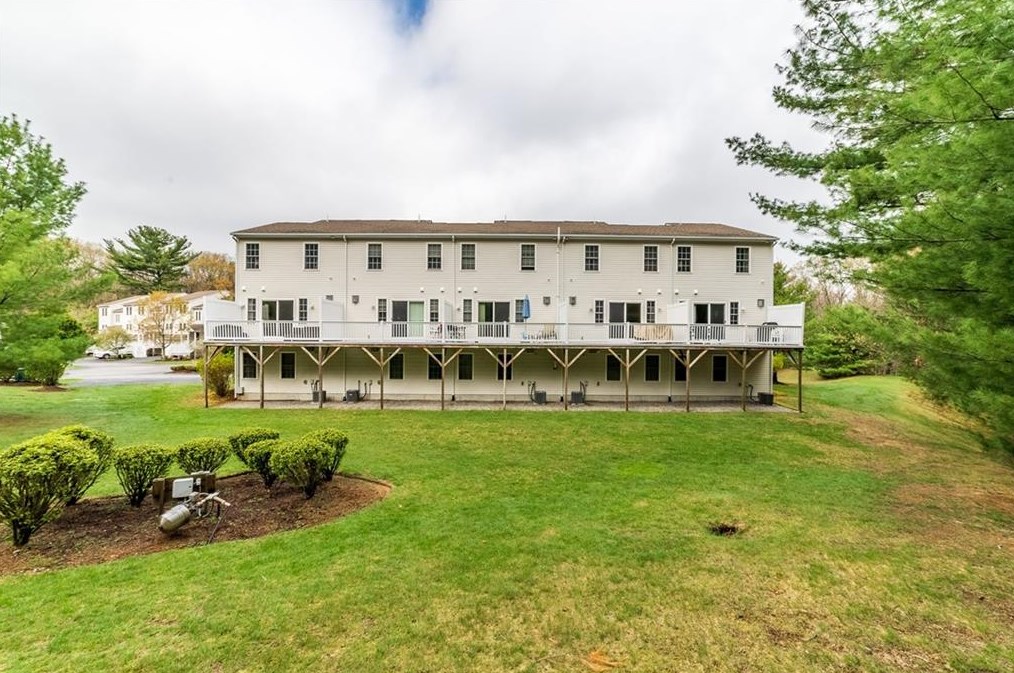 67 Red Brook Ln, West Warwick, RI 02893 exterior