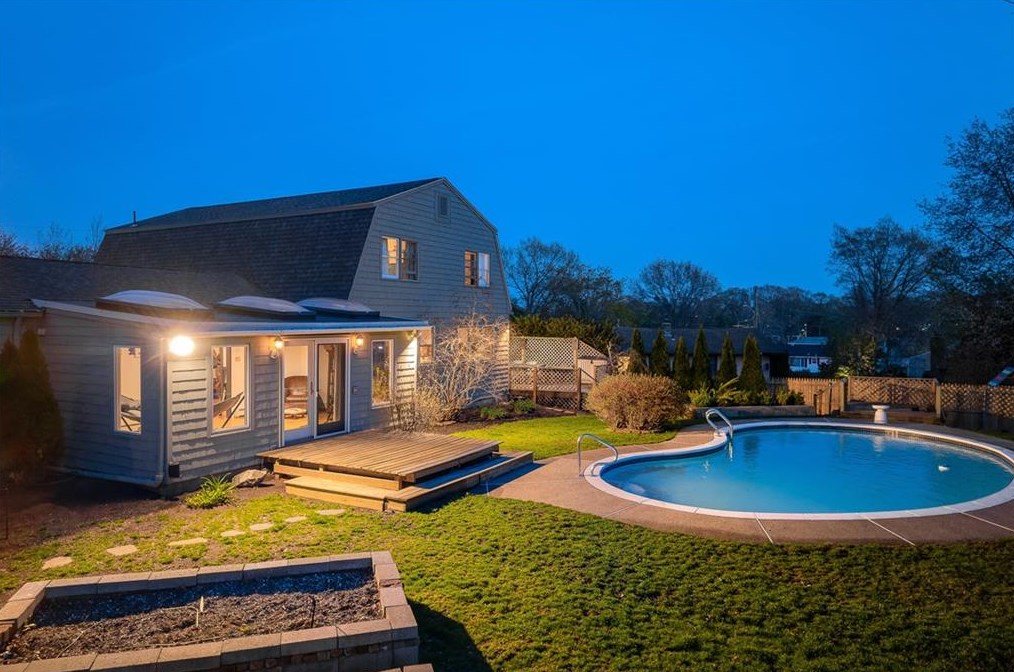 52 Countryside Dr, Providence, RI 02904