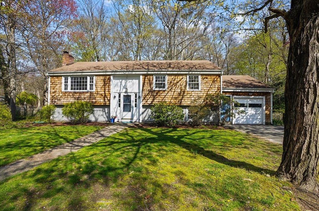 15 Rustwood Dr, Barrington, RI 02806