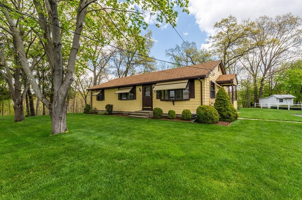 45 Ash St, Lincoln, RI 02838