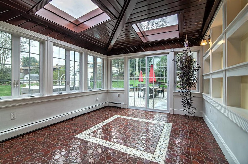 21 Coolridge Ave, Smithfield RI  02828-2651 exterior
