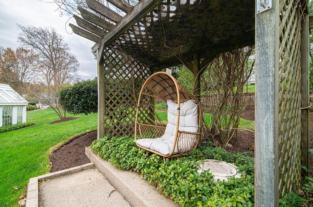 21 Coolridge Ave, Smithfield RI  02828-2651 exterior