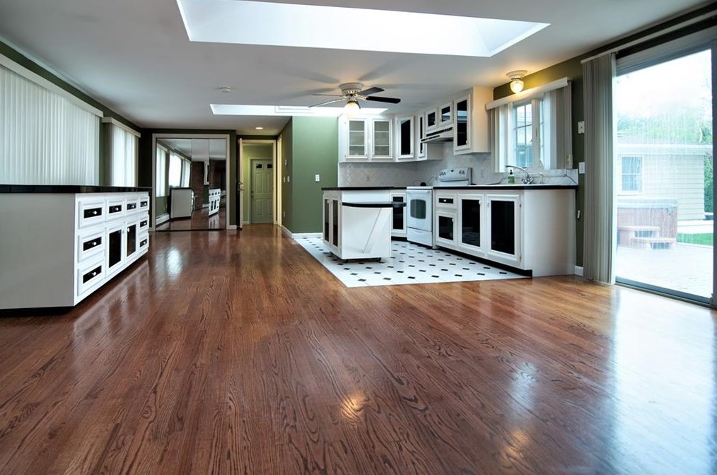 21 Coolridge Ave, Smithfield RI  02828-2651 exterior