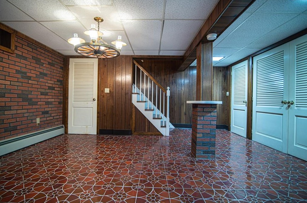 21 Coolridge Ave, Smithfield RI  02828-2651 exterior