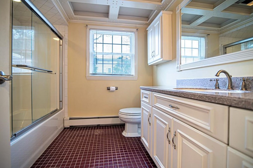 21 Coolridge Ave, Smithfield RI  02828-2651 exterior