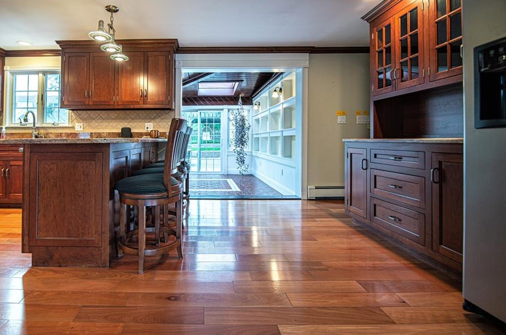 21 Coolridge Ave, Smithfield RI  02828-2651 exterior