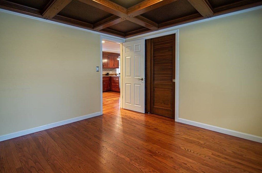 21 Coolridge Ave, Smithfield RI  02828-2651 exterior