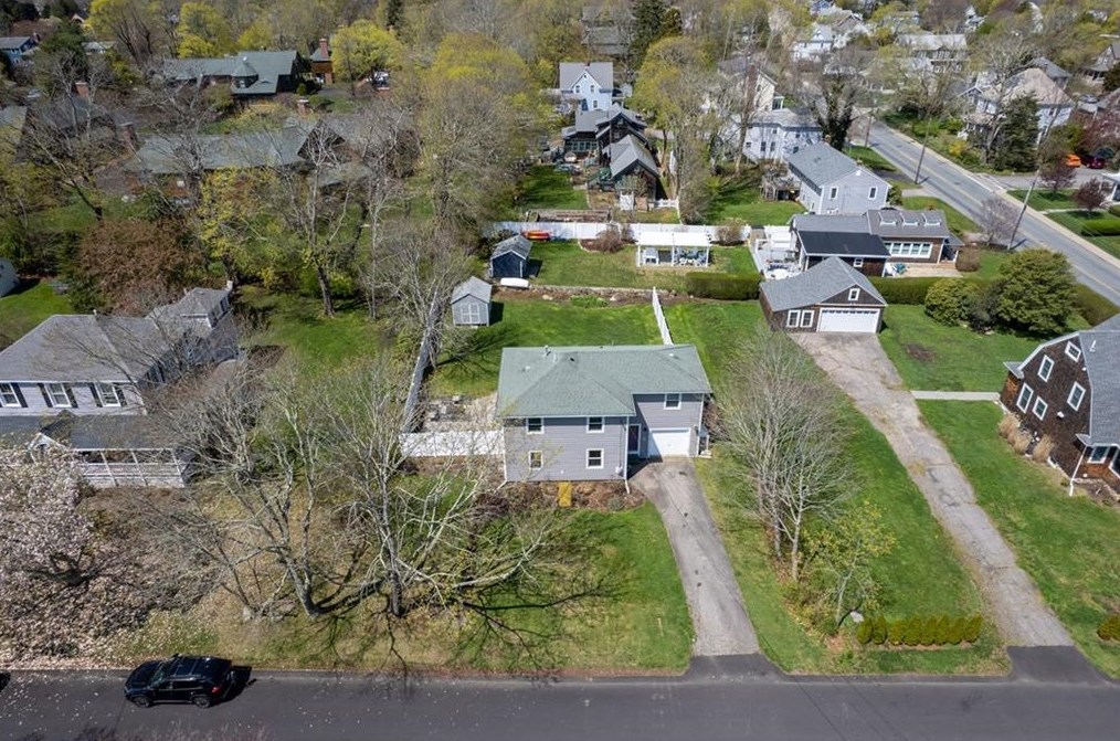 7 Walnut St, South Kingstown, RI 02882