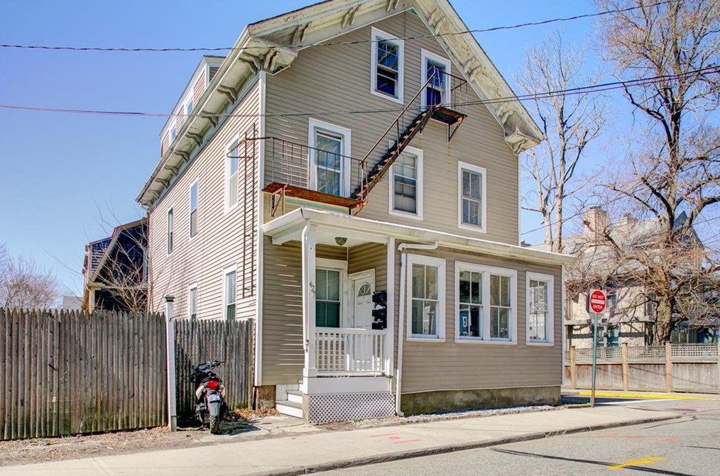427 Spring St #1, Middletown, RI 02840