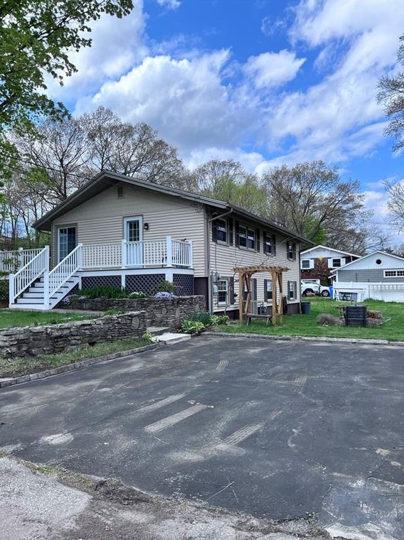 43 Heather Dr, Woonsocket, RI 02895