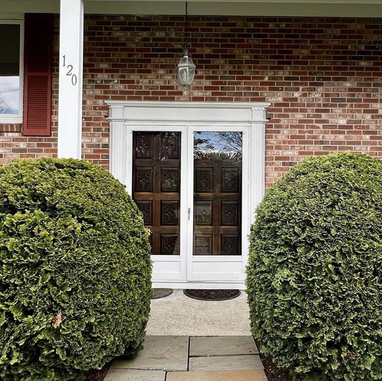 120 Dexter St, Portsmouth, RI 02871-2609