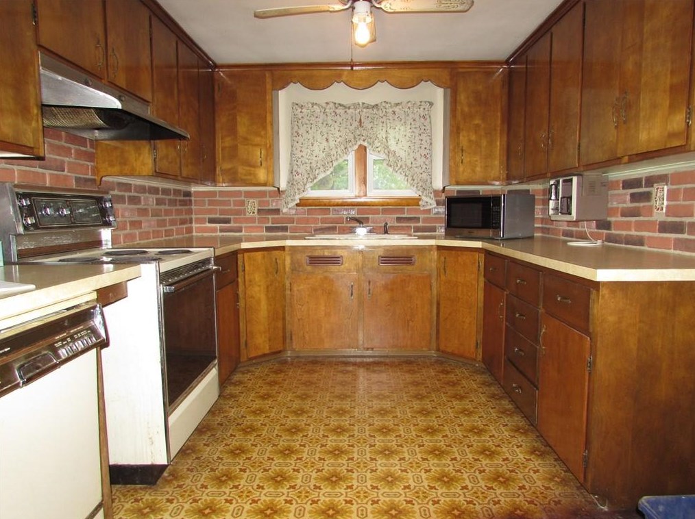 411 Old River Rd, Lincoln, RI 02838