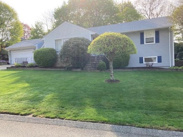15 Oakcrest Dr, North Providence, RI 02904