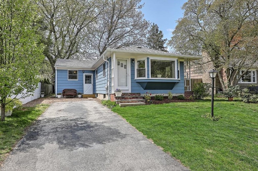 90 Redland Ave, East Providence, RI 02916-1108