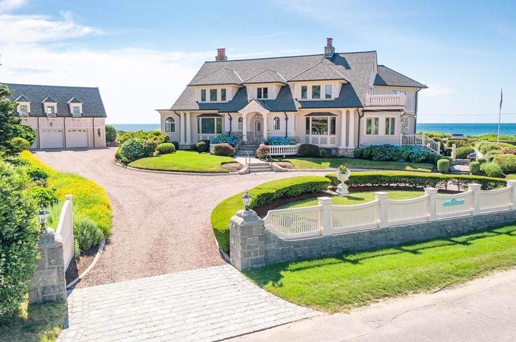 8 Manatuck Ave, Westerly, RI 02891