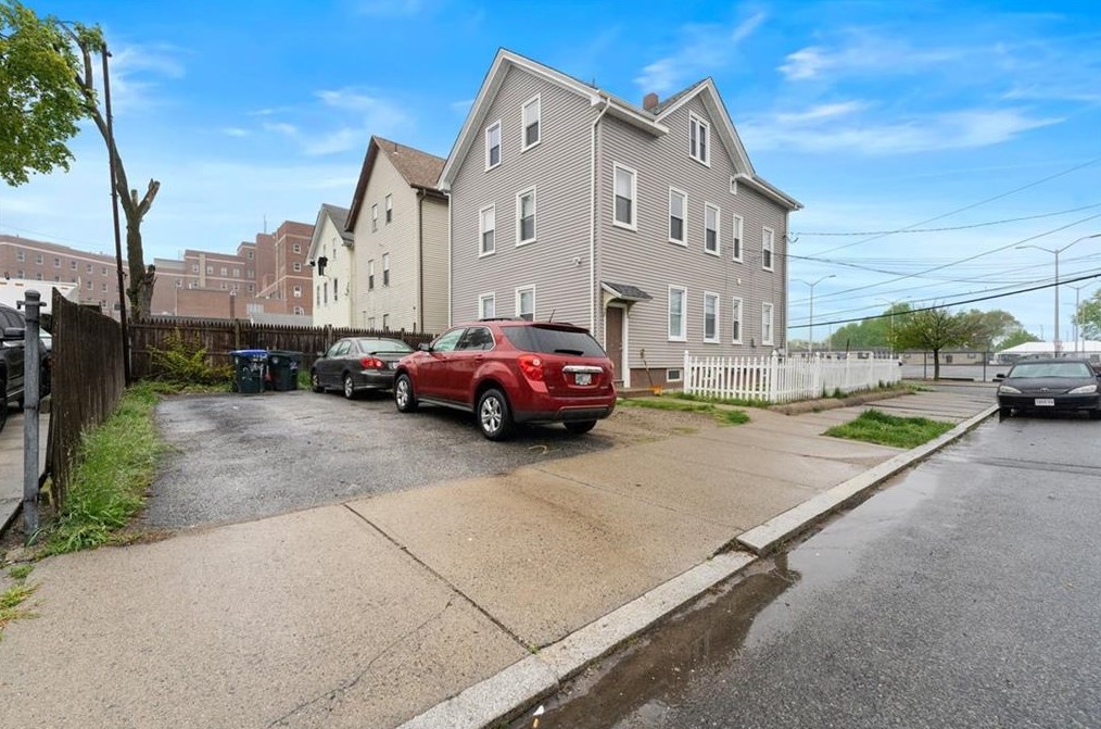 13 Regent Ave, Providence, RI 02908